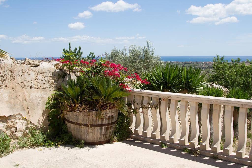 Agriturismoeloropizzuta Lido di Noto Bagian luar foto